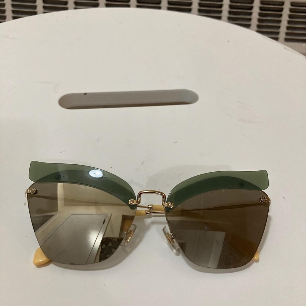 Miu Miu Eyebrow Whimsical sunglasses ✨✨